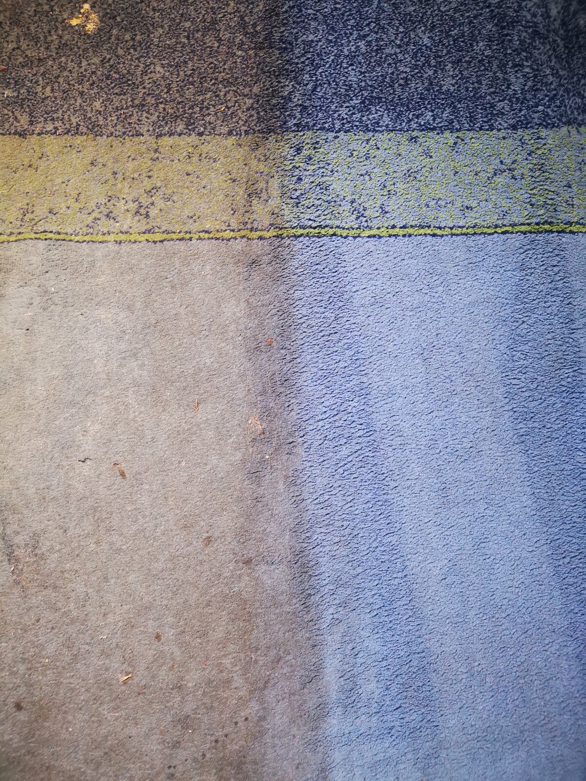 Kolorowy dywan fragment przed i po czyszczeniu MALEX